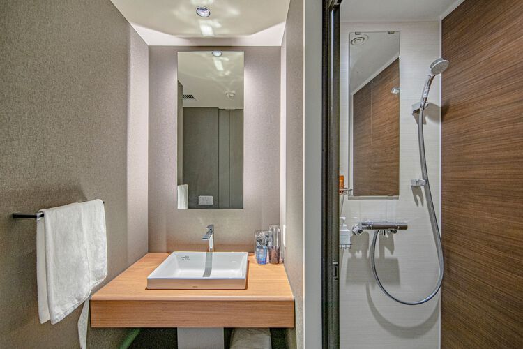 パークホテル京都御池 ツインルーム 洗面とシャワールーム